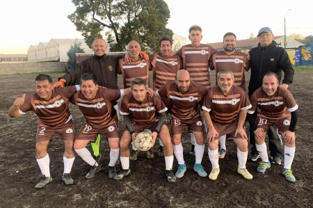 Súper Senior Nueva Estrella del Mar (5) vs. Hermandad Porteña (1), sábado 29-06-24; cancha Salinas 4